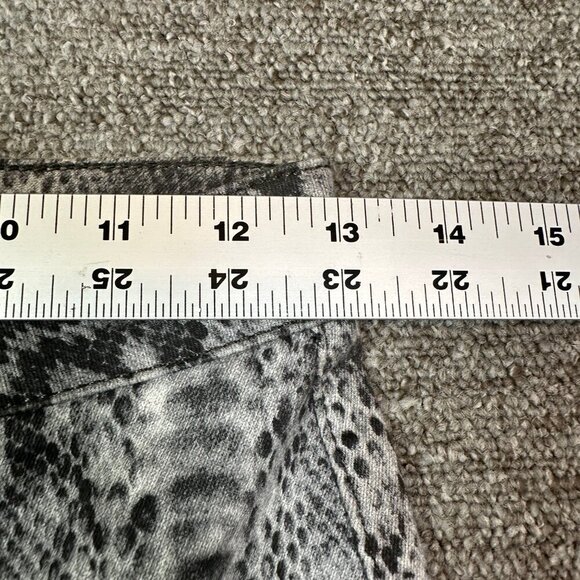 Free People We The Free Just Float On Snake Print Ultra Flare Denim Jean Size 27 - Picture 4 of 7